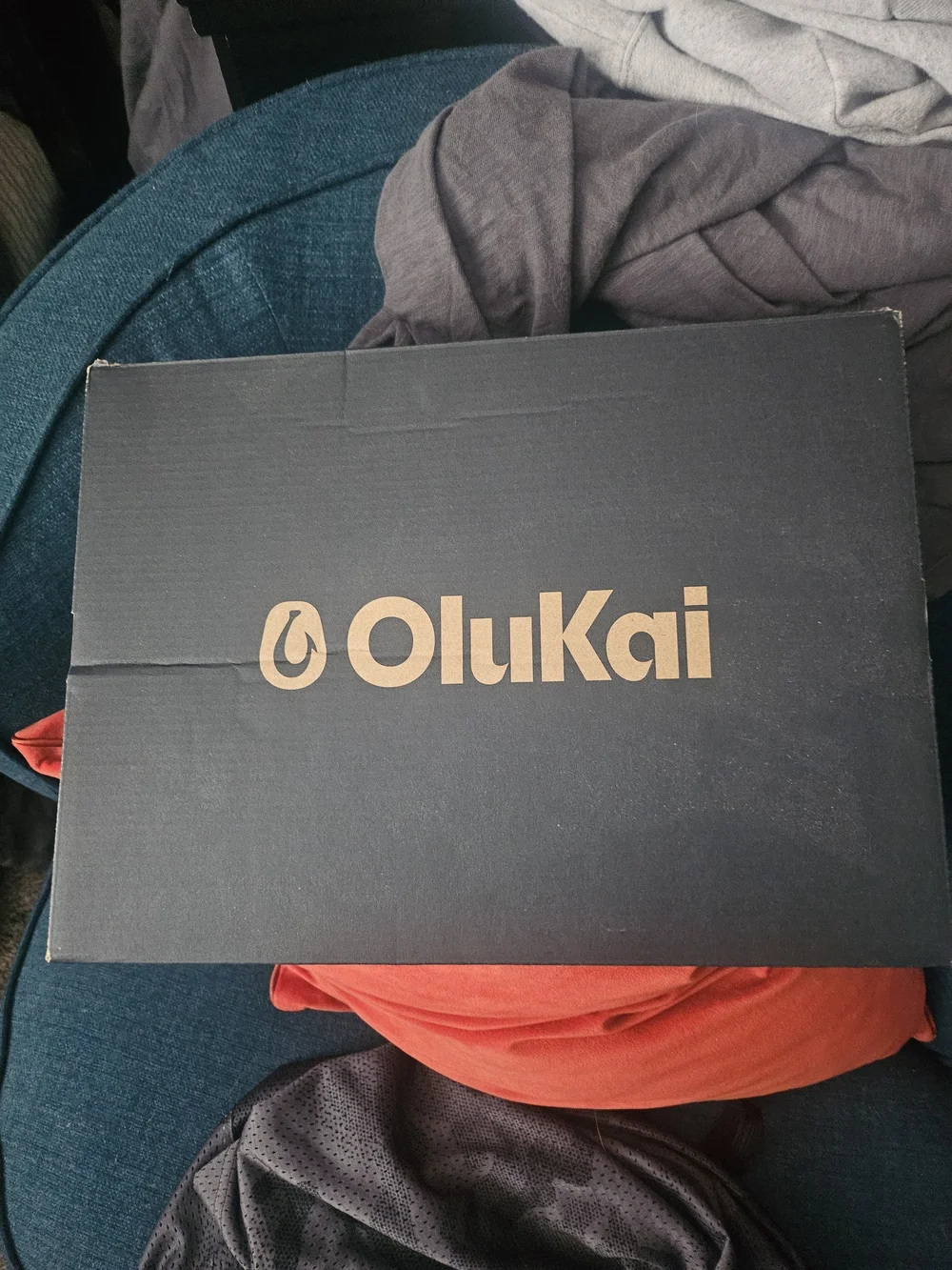 OluKai Black Pili Sandals